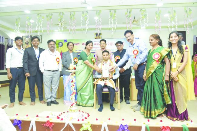 ವಿದ್ಯಾರ್ಥಿಗಳು ಸಚ್ಚಾರಿತ್ರ್ಯರಾಗಿ ವಿದ್ಯಾರ್ಜನೆ ಪೂರೈಸಿದಾಗ ಮಾತ್ರ ಜೀವನದಲ್ಲಿ ಯಶಸ್ವಿಯಾಗಲು ಸಾಧ್ಯ:  ಡಾ. ಅಜಿತ್ ಪ್ರಸಾದ 