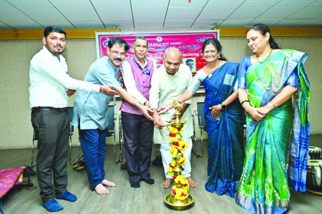 ಸಾಹಿತ್ಯ ಕ್ಷೇತ್ರಕ್ಕೆ ತನ್ನದೇಯಾದ ವಿಶೇಷ ಕೊಡುಗೆ ನೀಡಿದ ಹಲಸಂಗಿ ಗೆಳೆಯರ ಬಳಗ: ಹಿರಿಯ ಸಾಹಿತಿ ಪ್ರೊ: ಎಸ್‌.ಜಿ.ಸಿದ್ಧರಾಮಯ್ಯ 