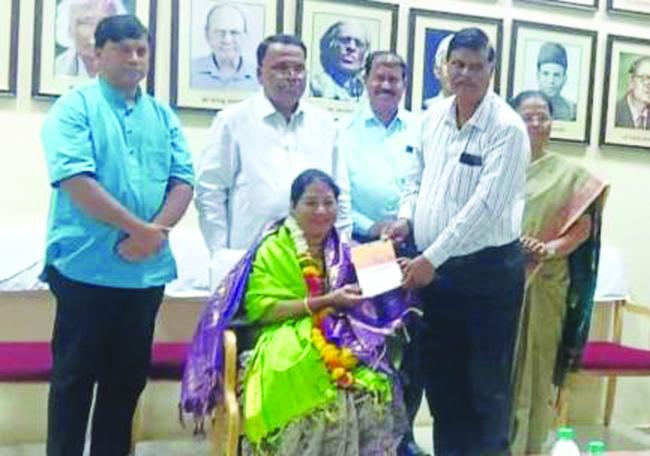 ಪ್ರಶಸ್ತಿ ಪುರಸ್ಕೃತರಿಗೆ ಸನ್ಮಾನ 