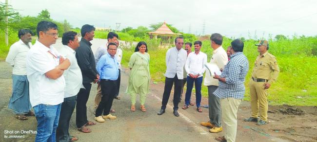 ನೀರಿನಲ್ಲಿ ಕೊಚ್ಚಿ ಹೋದ ಯುವಕ ಸ್ಥಳಕ್ಕೆ ಅಪರ ಜಿಲ್ಲಾಧಿಕಾರಿ ಗೆಣ್ಣೂರ ಭೇಟಿ  