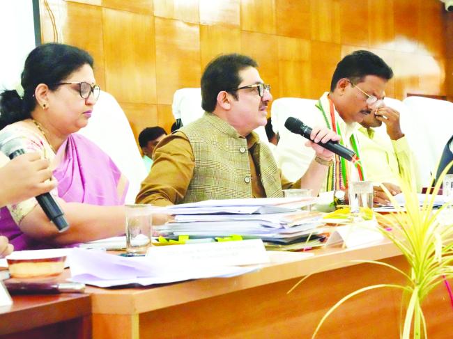 ಅಧಿಕಾರಿಗಳು ಸಭೆಗೆ ಬರುವಾಗ ನಿಖರ ಮಾಹಿತಿ ತರಬೇಕು: ಜಮೀರ್‌ಖಾನ್ 