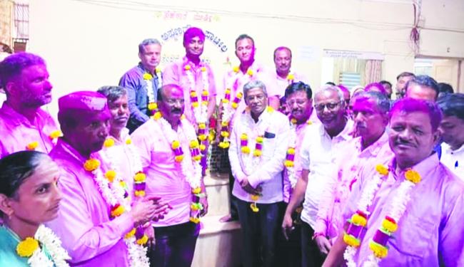 ಹುಕ್ಕೇರಿ ಗ್ರಾಮೀಣ ವಿದ್ಯುತ ಸಹಕಾರಿ ಸಂಘ ಚುನಾವಣೆ: ಸ್ವಾಭಿಮಾನಿ ಪೆನಲ್‌ಗೆ ಗೆಲುವು: ಜಾರಕಿಹೊಳಿ ಕುಟುಂಬಕ್ಕೆ ಭಾರಿ ಮುಖಭಂಗ 