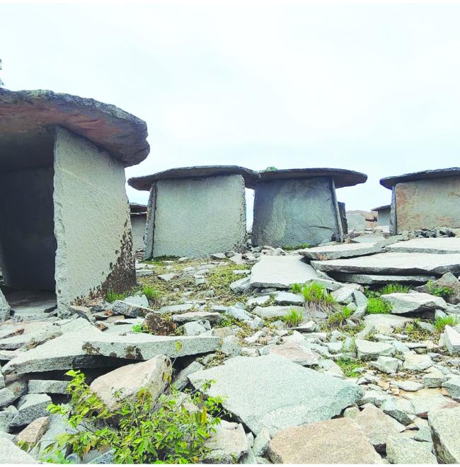 ಹಿರೇಬೆಣಕಲ್ ಶಿಲಾಯುಗದ ನೆಲೆ: ಪ್ರವಾಸೋದ್ಯಮದ ಹೊಸ ಹುಮ್ಮಸ್ಸು, ಆದರೆ ಮೂಲಭೂತ ಸೌಕರ್ಯಗಳ ಕೊರತೆ