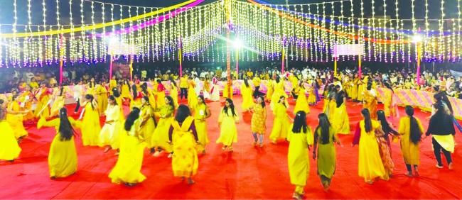 ಸುರೇಶ ಯಾದವ ಪೌಂಡೇಶನದಿಂದ ದಸರಾ ಹಬ್ಬದ ದಾಂಡಿಯಾ ಉತ್ಸವ 