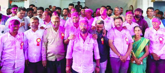 ಹುಕ್ಕೇರಿ ವಿದ್ಯುತ್ ಸಹಾಕಾರಿ ಸಂಘದ ಚುನಾವಣೆ : ನಿಖಿಲ್ ಕತ್ತಿ, ರಮೇಶ್ ಕತ್ತಿ ವಿಜಯೋತ್ಸವದ ನಗೆ 