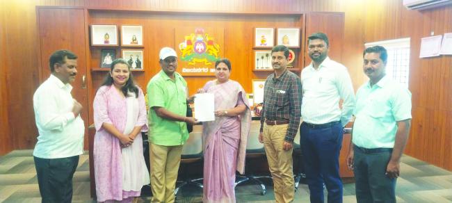 ಸಮೀಕ್ಷೆ: ಶಿಕ್ಷಕರಿಗೆ ಅಭಿನಂದನೆ ಸಲ್ಲಿಸಿದ ಜಿಲ್ಲಾಧಿಕಾರಿ  