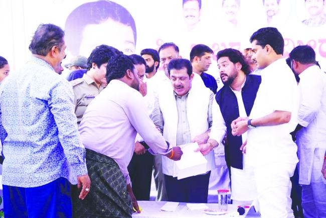 ಜನರ ದುಃಖ-ದುಮ್ಮಾನ ಆಲಿಸಿದ ಜಿಲ್ಲಾ ಉಸ್ತುವಾರಿ ಸಚಿವ ಬಿ.ಜೆಡ್‌.ಜಮೀರ್ ಅಹ್ಮದ್ ಖಾನ್‌‘