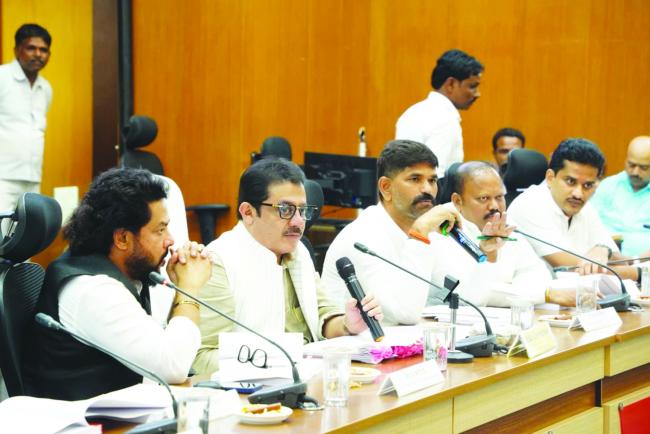 ಅಧಿಕಾರಿಗಳು ಜನಪರ ಆಡಳಿತ ಸೇವೆ ನೀಡಬೇಕು: ಬಿ.ಜೆಡ್‌.ಜಮೀರ್ ಅಹ್ಮದ್ ಖಾನ್ 