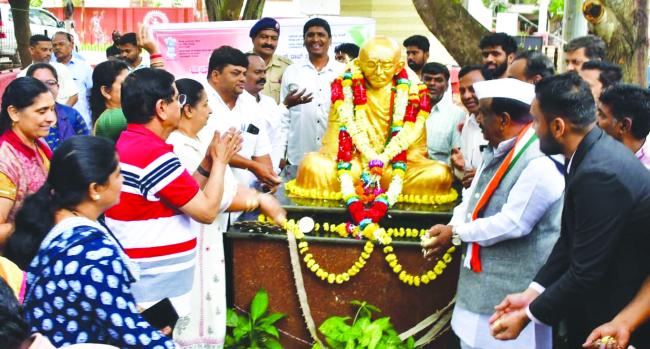 ಗಾಂಧಿ ಭವನದಲ್ಲಿ ರಾಷ್ಟ್ರಪಿತ ಮಹಾತ್ಮಾ ಗಾಂಧೀಜಿಯವರ 156 ನೇ ಜಯಂತಿ ವಿವಿಧ ಧರ್ಮ ಗುರುಗಳಿಂದ ಸರ್ವಧರ್ಮ ಪ್ರಾರ್ಥನೆ 