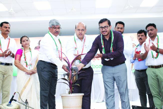 ಮಹಾತ್ಮ ಗಾಂಧೀಜಿಯವರು ಸ್ವಚ್ಛತೆ, ಸರಳತೆಗೆ  ಮಹತ್ವ ನೀಡಿದ್ದರು- ಜಿಲ್ಲಾಧಿಕಾರಿ ಸುರೇಶ ಬಿ. ಇಟ್ನಾಳ 