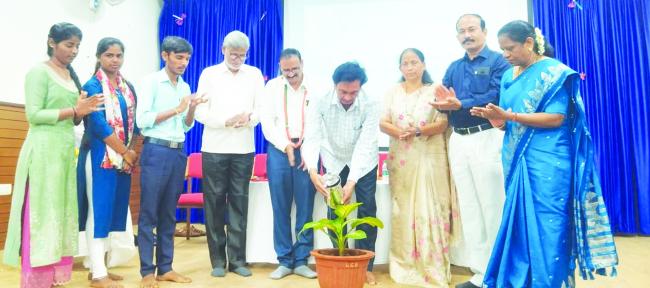 ಕಟ್ಟೀಮನಿ ದುಡಿಯುವ ಜನಗಳ ಸಾಹಿತಿ : ಡಾ. ಯಲ್ಲಪ್ಪ ಹಿಮ್ಮಡಿ  