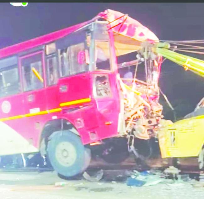 ಲಾರಿಗೆ ಕೆಎಸ್ಸಾರ್ಟಿಸಿ ಬಸ್ ಡಿಕ್ಕಿ : ಹಲವರಿಗೆ ಗಂಭೀರ ಗಾಯ   