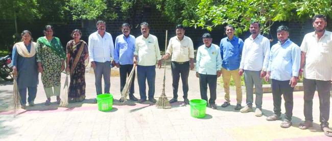 ಸ್ವಚ್ಛತಾ ಅಭಿಯಾನಕ್ಕೆ ಯೋಜನಾಧಿಕಾರಿ ನಂದೀಪ ರಾಠೋಡ : ಚಾಲನೆ  