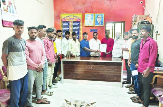 ಗರಡಿಮನೆ ನಿರ್ಮಾಣಕ್ಕೆ ಆಗ್ರಹಿಸಿ ಪಿಡಿಓಗೆ ಮನವಿ. 