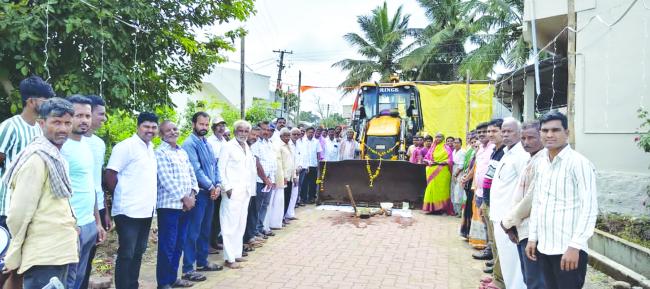 ನಾಯಿಂಗ್ಲಜ ಗ್ರಾಮದಲ್ಲಿ ರಸ್ತೆ ಹಾಗೂ ಚರಂಡಿ ನಿರ್ಮಾಣ ಕಾಮಗಾರಿಗೆ ಚಾಲನೆ 