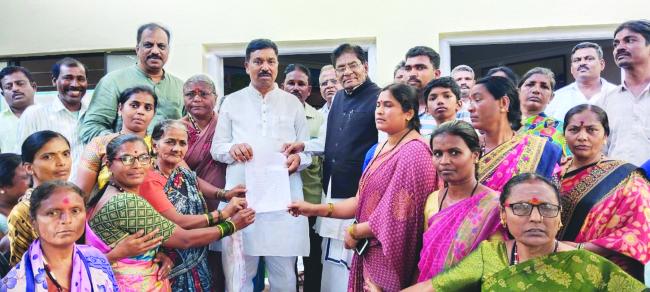  ಮೂಲ ಸೌಕರ್ಯ ಒದಗಿಸುವಂತೆ ಆಗ್ರಹಿಸಿ ಶಾಸಕ ಲಮಾಣಿಗೆ ಮನವಿ 