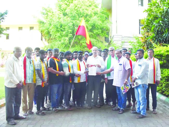  ಯುವ ಪರಿವರ್ತನೆ ಯಾತ್ರೆಯ ಹಕ್ಕೊತ್ತಾಯಗಳನ್ನು ಸರ್ಕಾರ ಈಡೇರಿಸುವಂತೆ ಆಗ್ರಹಿಸಿ ಮನವಿ  