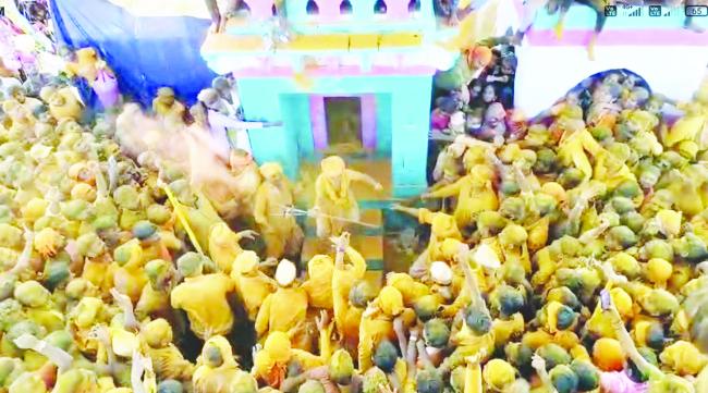  ಶಿಂದಿಕುರಬೇಟ: ಭಂಡಾರದ ಒಡೆಯ ವಿಠ್ಠಲ ದೇವರ ಜಾತ್ರೆ ಸಂಪನ್ನ    ಭಂಡಾರದಲ್ಲಿ ಮಿಂದೆದ್ದ ಭಕ್ತ ಸಮೂಹ 