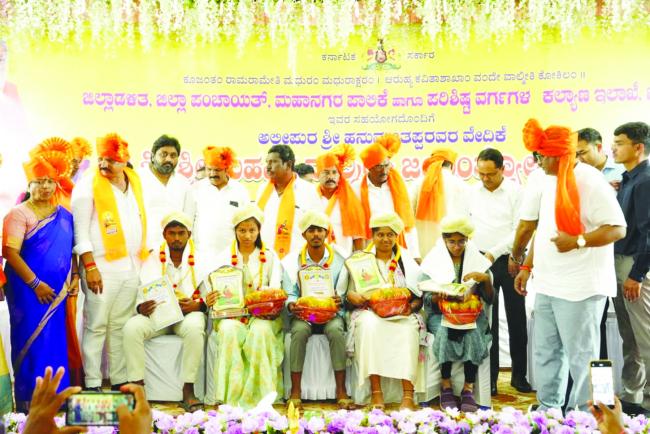 ಬಳ್ಳಾರಿಯಲ್ಲಿ ಸಂಭ್ರಮದ ಮಹರ್ಷಿ ವಾಲ್ಮೀಕಿ ಜಯಂತ್ಯೋತ್ಸವ1.10 ಕೋಟಿ ರೂ. ವೆಚ್ಚದಲ್ಲಿ ಮಹರ್ಷಿ ವಾಲ್ಮೀಕಿ ಪುತ್ಥಳಿ ಪ್ರತಿಷ್ಠಾಪನೆ: ಶಾಸಕ ನಾರಾ ಭರತ್ ರೆಡ್ಡಿ 