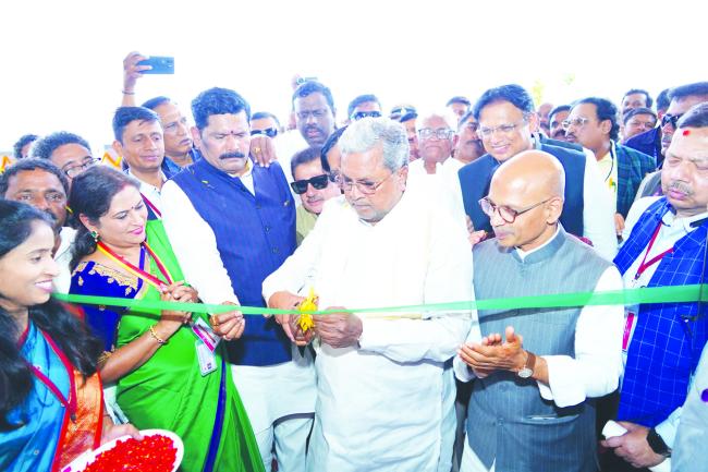 ಕೊಪ್ಪಳದಲ್ಲಿ ಅಭಿವೃದ್ಧಿ ಕ್ರಾಂತಿ:   ಒಂದೇ ದಿನ 2000 ಕೋಟಿ ಮೊತ್ತದ ಅಭಿವೃದ್ಧಿ ಕಾರ್ಯಗಳಿಗೆ ಮುಖ್ಯಮಂತ್ರಿಗಳಿಂದ ಚಾಲನೆ 