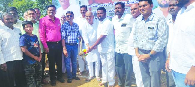 ಹೆಲ್ತ್‌ ವೆಲ್ ನೆಸ್ ಕ್ಲಿನಿಕ್‌ಗೆ ಶಾಸಕ ರಾಜು ಕಾಗೆ ಶಂಕುಸ್ಥಾಪನೆ 