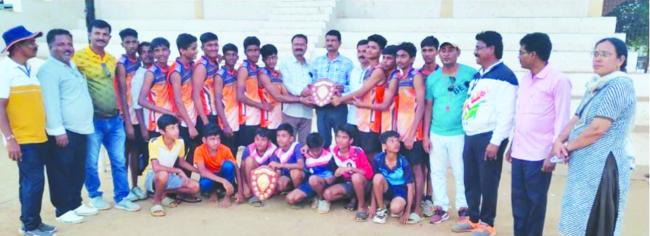 ವಾಲಿಬಾಲ್ : ಮದಲಗಟ್ಟಿ ವಸತಿ ಶಾಲೆ ಜಿಲ್ಲಾ ಮಟ್ಟಕ್ಕೆ ಆಯ್ಕೆ