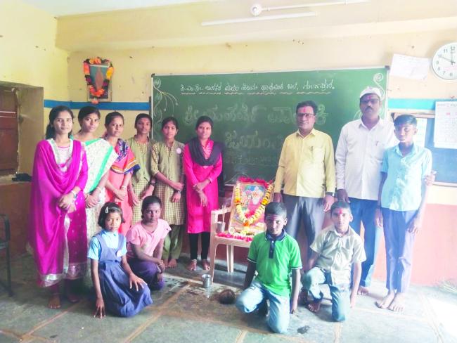  ಗುರ್ಲಾಪೂರದಲ್ಲಿ  ವಾಲ್ಮೀಕಿ ಜಯಂತಿ ಆಚರಣೆ 