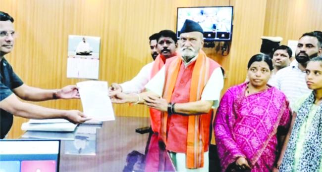  ಮುಕುಳೆಪ್ಪ ಗಾಯತ್ರಿ ವಿವಾಹ: ಕಾನೂನು ಕ್ರಮಕ್ಕೆ ಪ್ರಮೋದ್ ಮುತಾಲಿಕ್‌ರಿಂದ ಮನವಿ  