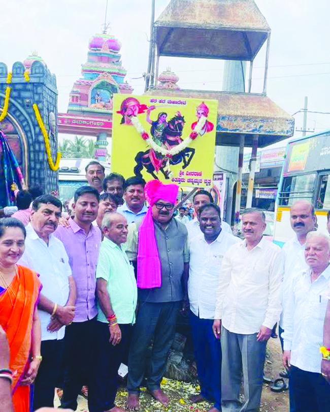 ಕಿತ್ತೂರು ಉತ್ಸವ : ನಗರಕ್ಕೆ ಚೆನ್ನಮ್ಮಾಜಿ ಜ್ಯೋತಿ ಯಾತ್ರೆ, ಸ್ವಾಗತಿಸಿದ ಪ್ರಕಾಶ್ ಕೋಳಿವಾಡ