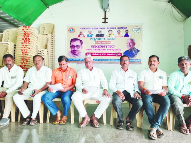 ಮೇಡ್ ಇನ್ ಇಂಡಿಯಾ ವಸ್ತುಗಳನ್ನು ಬಳಸಿ: ಶಾಸಕ ಸಿದ್ದು ಸವದಿ 