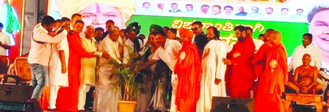 ಬೇರೆ ಜಾತಿ, ಧರ್ಮದವರನ್ನು ಪ್ರೀತಿಸಬೇಕೆ ಹೊರತು ದ್ವೇಷಿಸಬಾರದು: ಮುಖ್ಯಮಂತ್ರಿ ಸಿದ್ದರಾಮಯ್ಯ