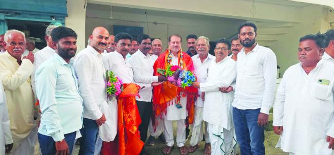 ಸಿ ಎಸ್ ನಾಡಗೌಡರವರಿಗೆ  ತಾಲೂಕ ಮುಖಂಡರಿಂದ ಸನ್ಮಾನ 