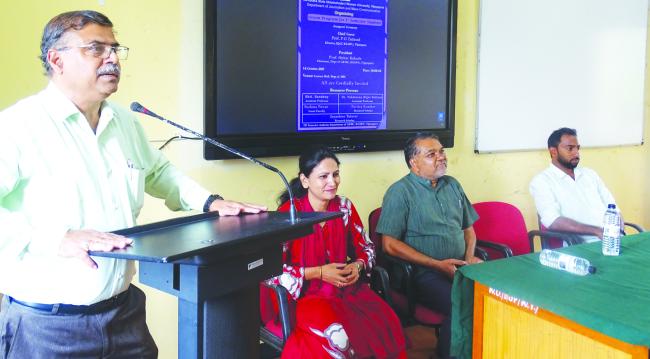 ವಿದ್ಯಾರ್ಥಿನಿಯರು ಕೌಶಲ್ಯಗಳನ್ನು ಬೆಳೆಸಿಕೊಳ್ಳಿ: ಪಿ.ಜಿ. ತಡಸದ 