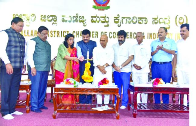 ಪಠ್ಯದ ಜೊತೆಯಲ್ಲಿ ಕೌಶಲ್ಯವೂ ಅಗತ್ಯವಿದೆ: ಸಚಿವ ಡಾ.ಶರಣ ಪ್ರಕಾಶ್ ಆರ್‌.ಪಾಟೀಲ