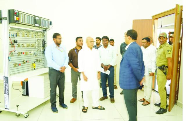 ಬಳ್ಳಾರಿ ಜಿಟಿಟಿಸಿ ಕೇಂದ್ರಕ್ಕೆ ಸಚಿವ ಡಾ.ಶರಣ ಪ್ರಕಾಶ್ ಆರ್‌.ಪಾಟೀಲ ಭೇಟಿ ಪರೀಶೀಲನೆ 