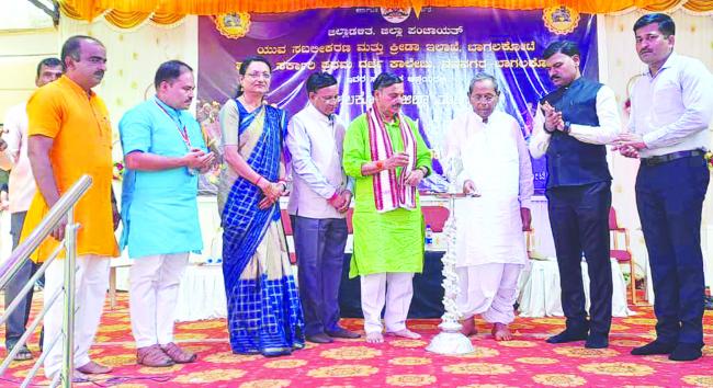 ವಿದ್ಯಾರ್ಥಿಗಳು ಸ್ಪರ್ಧಾತ್ಮಕ ಮನೋಭಾವ ಬೆಳೆಸಿಕೊಳ್ಳಿ : ಮೇಟಿ 