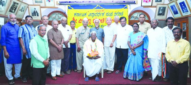 ಶಿಕ್ಷಕರಿಗೆ ಪಠ್ಯ ಪುಸ್ತಕವೇ ಸರ್ವಸ್ವವಲ್ಲಾ: ಶಿವಶಂಕರ ಹಿರೇಮಠ 