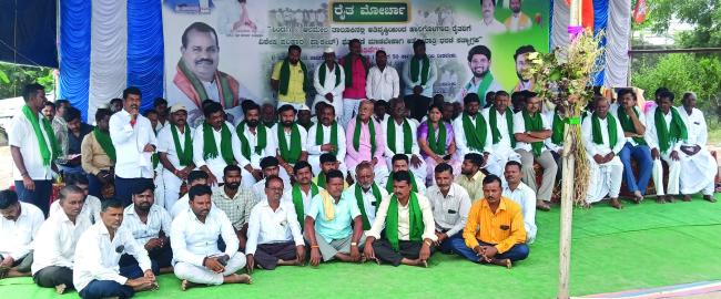 ಪಟ್ಟಣದ ತಹಶೀಲ್ದಾರ ಕಾರ್ಯಾಲಯದ ಆವರಣದಲ್ಲಿ ಬಿಜೆಪಿ ರೈತ ಮೋರ್ಚಾದವತಿಯಿಂದ ಅಹೋರಾತ್ರಿ ಧರಣಿ 