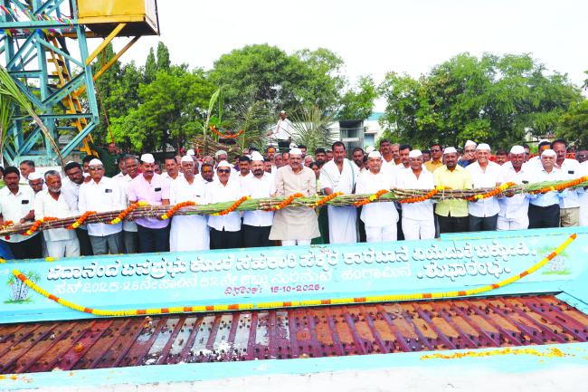  ಸಹಕಾರಿ ಸಕ್ಕರೆ ಕಾರ್ಖಾನೆಯ 2025-26ನೇ ಕೇನ ಕ್ಯಾರಿಯರ ಹಾಗೂ ತೂಕ ಯಂತ್ರಗಳ ಪೂಜಾ ಸಮಾರಂಭ