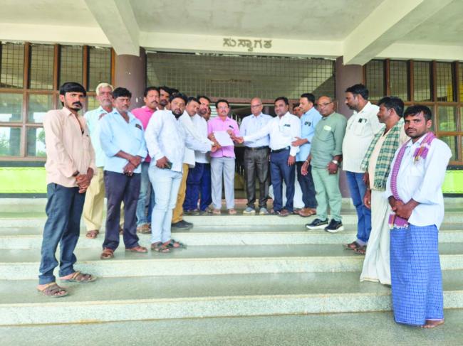 ಅಂಬಿಗರ ಚೌಡಯ್ಯನವರ ಮೂರ್ತಿಯನ್ನು ಭಗ್ನಗೊಳಿಸಲಾಗಿದ್ದು ಕಿಡಿಗೇಡಿಗಳ ವಿರುದ್ಧ ಸೂಕ್ತ ಕ್ರಮ