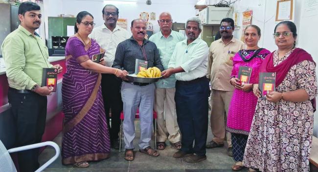 ಅಂಚೆ ಕಛೇರಿಯ ಪೋಸ್ಟಮಾಸ್ಟರ್ ಹಾಗೂ ಸಿಬ್ಬಂದಿಯವರಿಗೆ ಸನ್ಮಾನ 