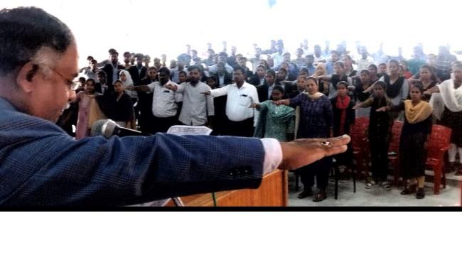 ಜಾನಪದ ಮೂಲ ಸ್ವರೂಪಕ್ಕೆ ಧಕ್ಕೆ ಆಗಬಾರದು,-ಕುಲಪತಿ ಬಿಕೆ ರವಿ 