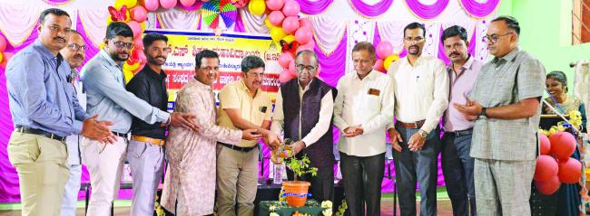 ಶಿಕ್ಷಕ ಅರಿವಿನ ಅಕ್ಷಯ ಪಾತ್ರೆ ಹಿ ಶ್ಯಾಮಸುಂದರ ಅಡಿಗ 