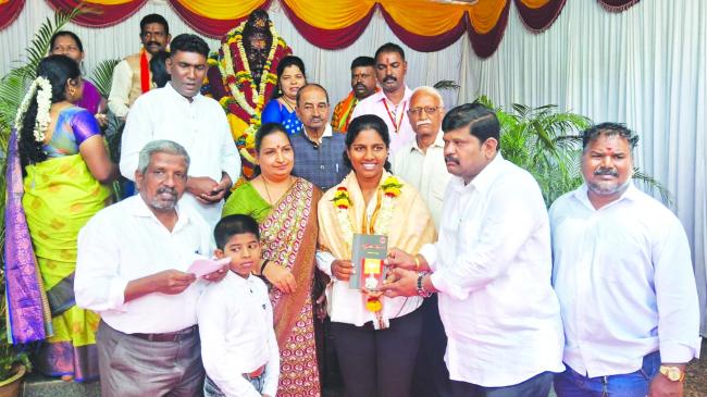 ಸ್ಕೇಟಿಂಗನಲ್ಲಿ ತ್ರಿಶಾ ಅವರಿಗೆ ಅಂತರಾಷ್ಟ್ರೀಯ ಮಟ್ಟದ  ಪ್ರಶಸ್ತಿ 