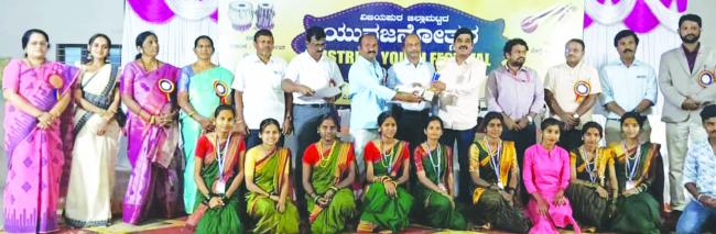 ಜಿಲ್ಲಾ ಯುವ ಜನೋತ್ಸವದಲ್ಲಿ ಸರ್ಕಾರಿ ಪದವಿ ಕಾಲೇಜು ವಿದ್ಯಾರ್ಥಿಗಳಿಗೆ ವೀರಾಗ್ರಣಿ ಪ್ರಶಸ್ತಿ 