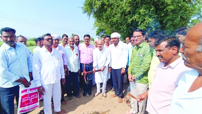 ರಸ್ತೆಗಳ ಅಭಿವೃದ್ಧಿ ಕಾಮಗಾರಿಗಳಿಗೆ ಚಾಲನೆ  