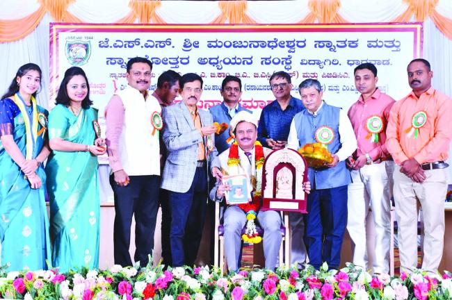 ವಿದ್ಯಾರ್ಥಿಗಳು ಆತ್ಮವಿಶ್ವಾಸದೊಂದಿಗೆ ಮುನ್ನಡೆಯಬೇಕು ಹಿ  ಡಾ. ಎ.ಮ್‌.ಖಾನ್ 