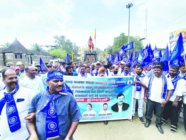  ಮನುವಾದಿ ವಕೀಲನ ಮೇಲೆ ಶಿಸ್ತು ಕ್ರಮ ಜರುಗಿಸಿ, ಅತ್ಯಂತ ಕಠಿಣ ಶಿಕ್ಷಗೆ ಒಳಪಡಿಸಬೇಕೆಂದು ಒತ್ತಾಯಿಸಿ