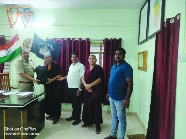 ಕಾರಿನಲ್ಲಿ ಬಿಟ್ಟು ಹೋದ ಲ್ಯಾಟ್ ಟಾಪ್ ಮೊಬೈಲ್ ಮರಳಿಸಿ ಪ್ರಾಮಾಣಿಕತೆ ಮೆರೆದ ಬಸವರಾಜ್ ಸಂಗಮೇಶ್ವರ  