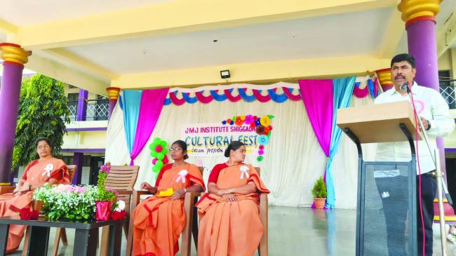 ವಿದ್ಯಾರ್ಥಿಗಳ ಸರ್ವತೋಮುಖ ಏಳಿಗೆಗೆ ಸಾಂಸ್ಕೃತಿಕ ಚಟುವಟಿಕೆ ಸಹಕಾರಿ : ದುಂಡಿಗೌಡ್ರ 